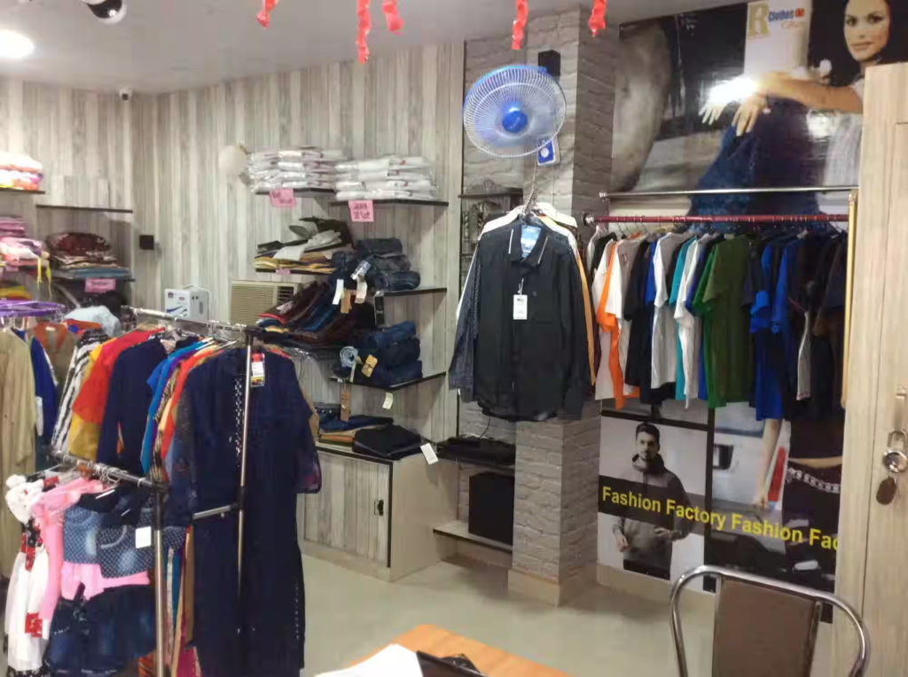 Located in Hyderabad, this outlet is known for its combination of traditional and modern styles. Customers enjoy exclusive discounts on ethnic wear and accessories.